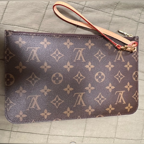 Louis Vuitton Pochette - Picture 1 of 8